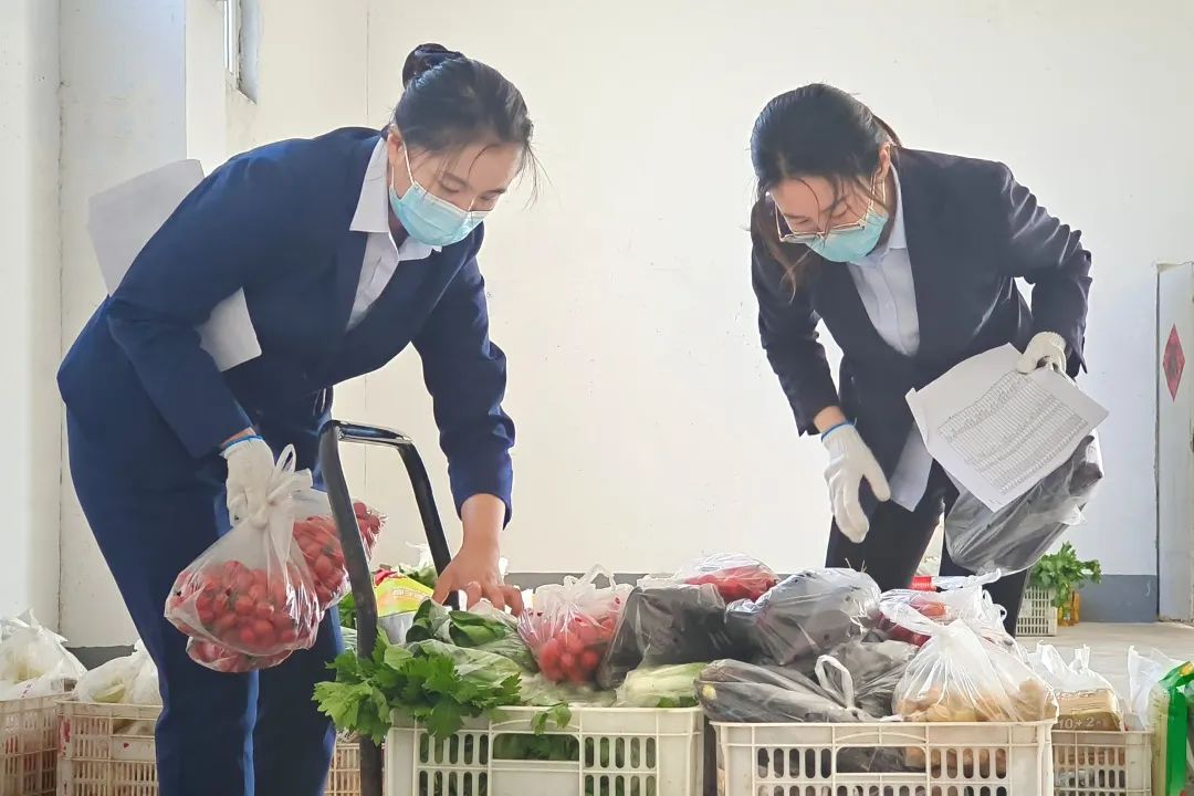 同心戰(zhàn)疫，我們?cè)谝黄穑? ></div>
        <div   id=