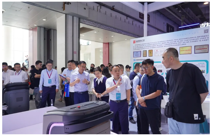 文達通股份攜”數(shù)智物業(yè)全鏈解決方案”亮相中國物博會，“AI+機器人”定義智慧物業(yè)新標(biāo)桿