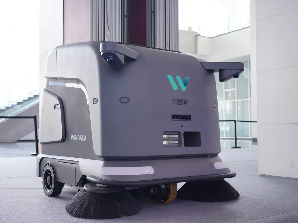 文達(dá)通股份發(fā)布全場景服務(wù)機器人矩陣：從清潔安防到情感陪伴的“端到端”智慧服務(wù)